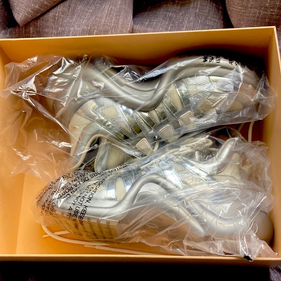 …SOLD..Louis Vuitton Sneakers - Picture 2 of 6